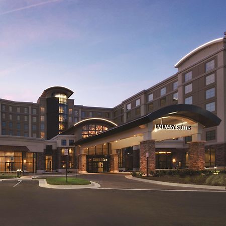 Embassy Suites Springfield Bagian luar foto