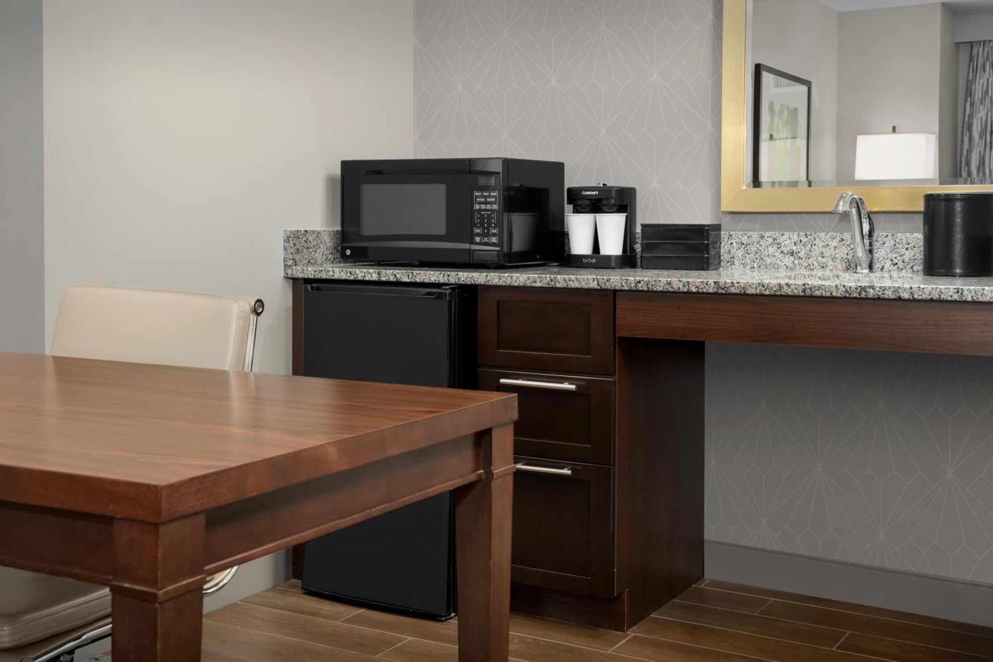 Embassy Suites Springfield Ruang foto