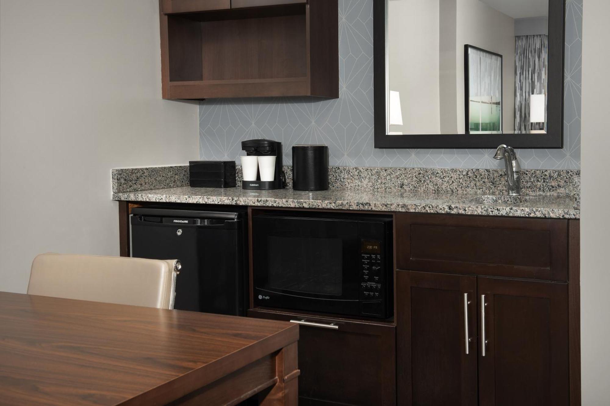Embassy Suites Springfield Ruang foto