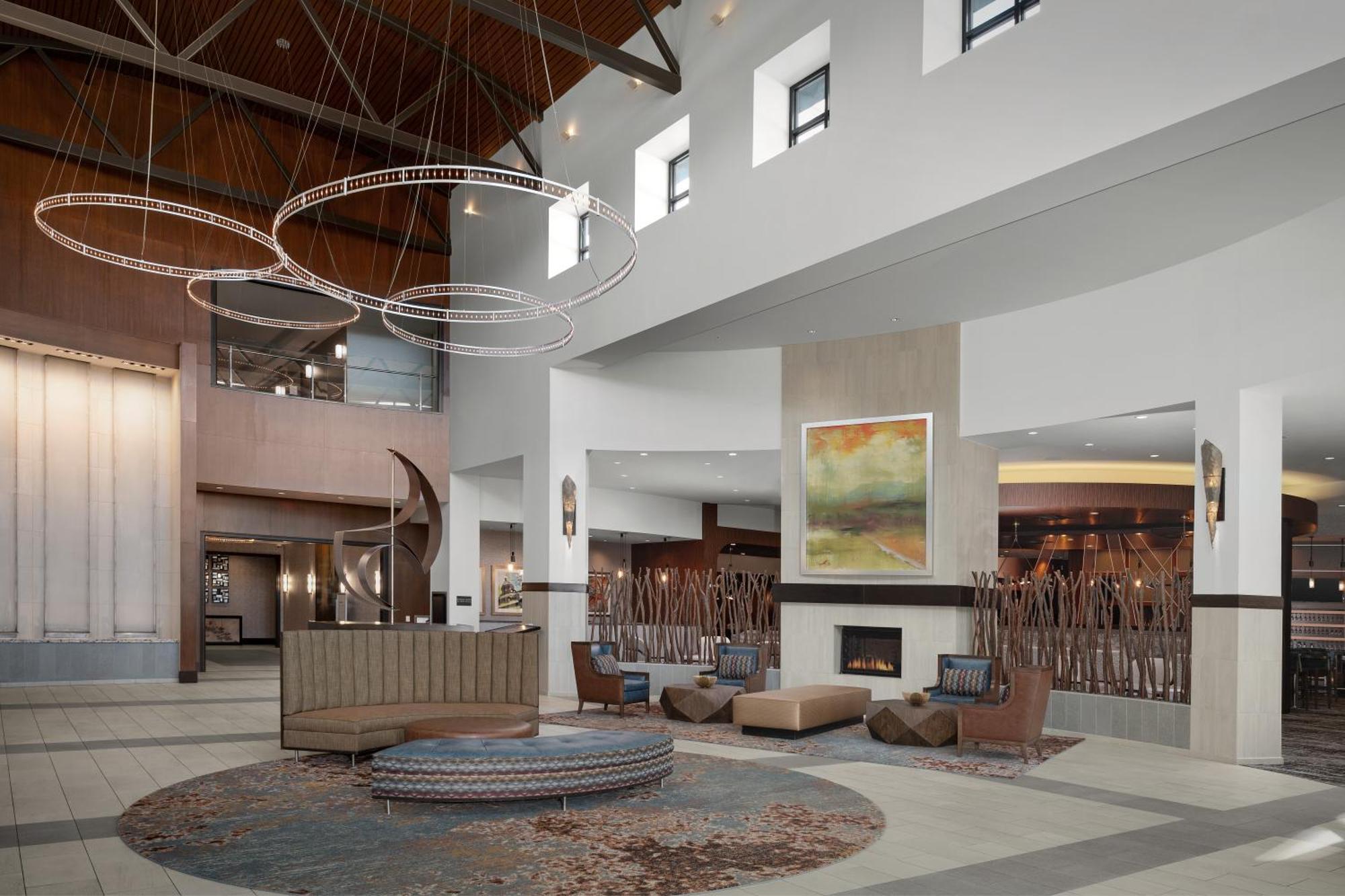 Embassy Suites Springfield Bagian luar foto