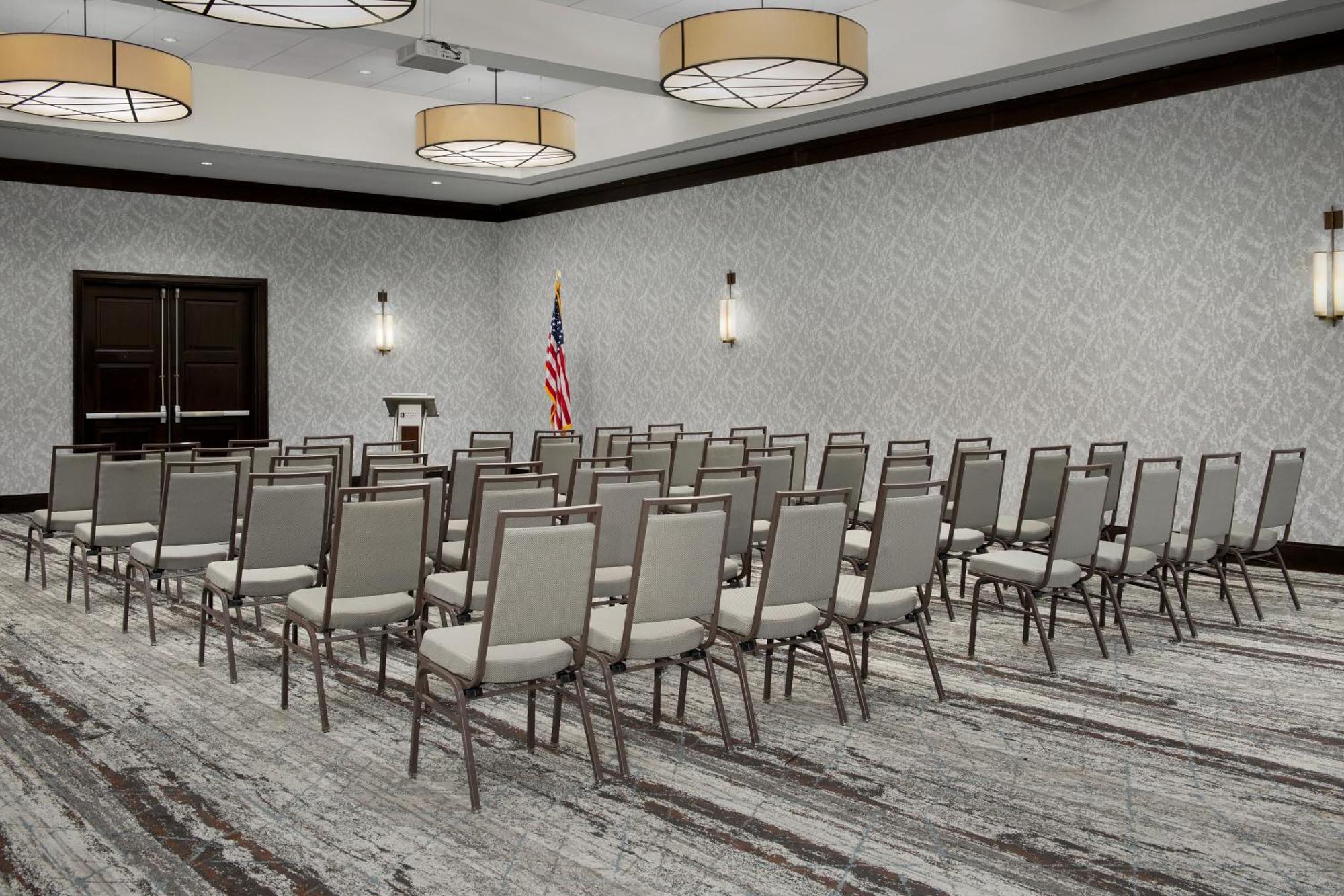 Embassy Suites Springfield Bagian luar foto