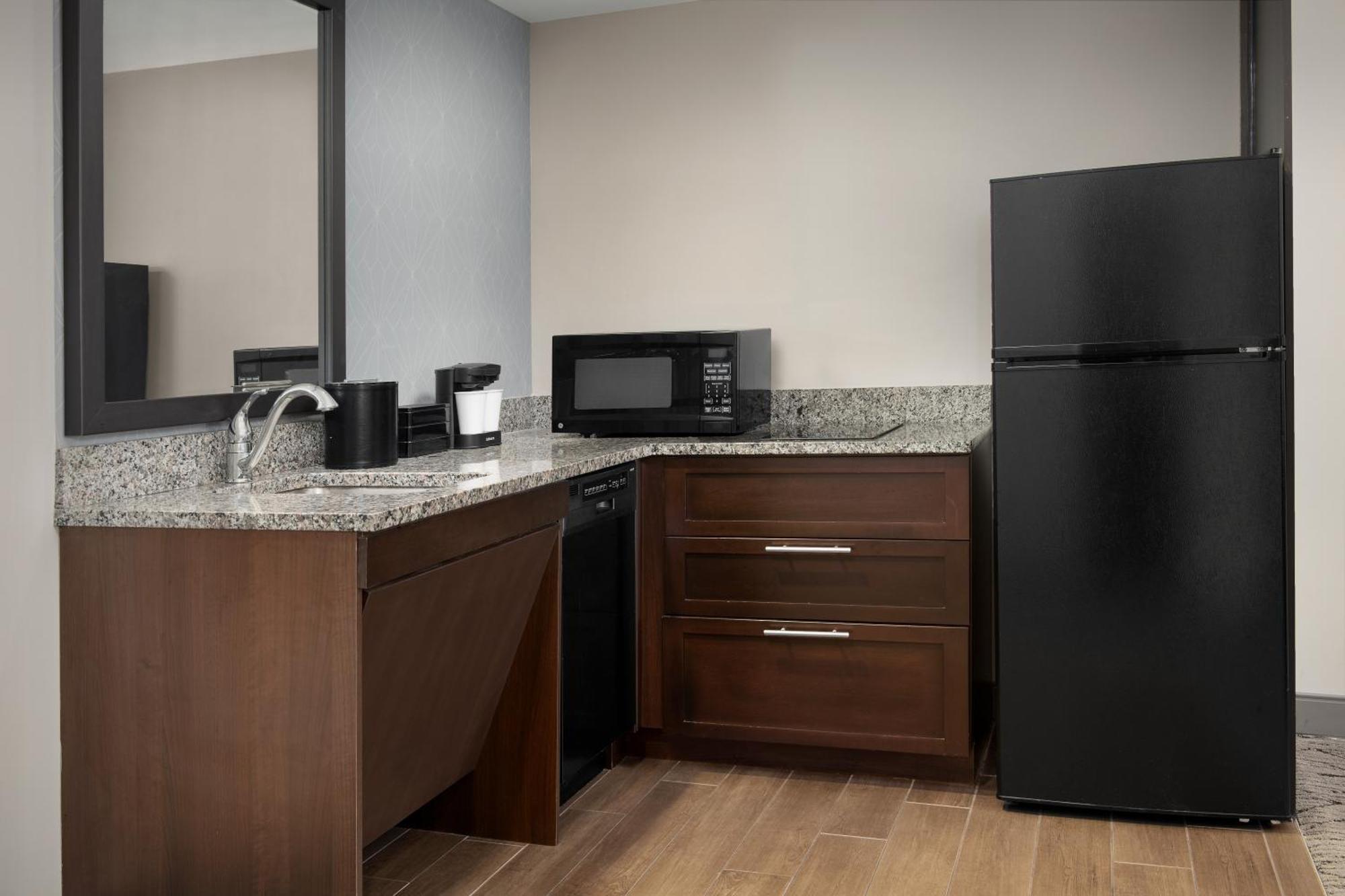 Embassy Suites Springfield Bagian luar foto
