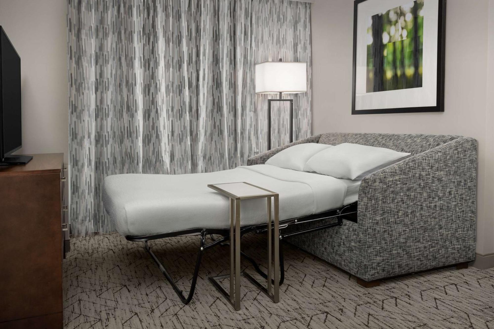 Embassy Suites Springfield Bagian luar foto