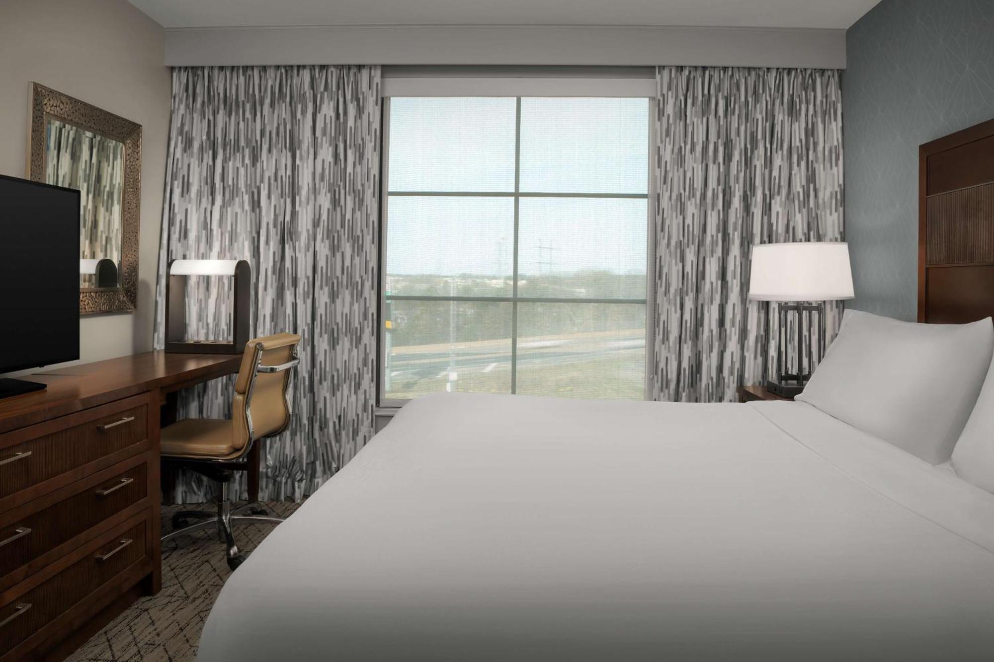 Embassy Suites Springfield Bagian luar foto