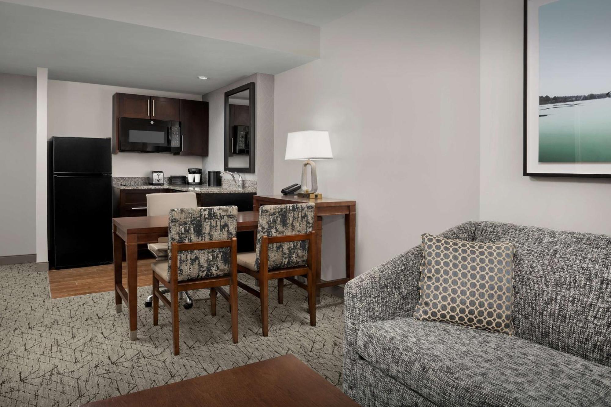 Embassy Suites Springfield Bagian luar foto